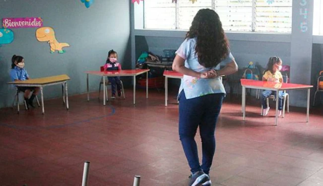 Clases iniciarán el 31 de enero y mantendrán semipresencialidad