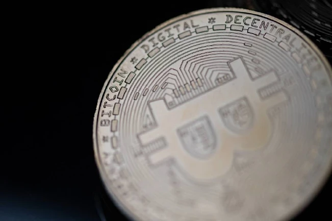 FMI alerta de la capacidad de los criptoactivos para desestabilizar los mercados e insta a regularlos