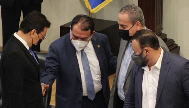 Diputado de GANA propone un sistema “mixto” de pensiones