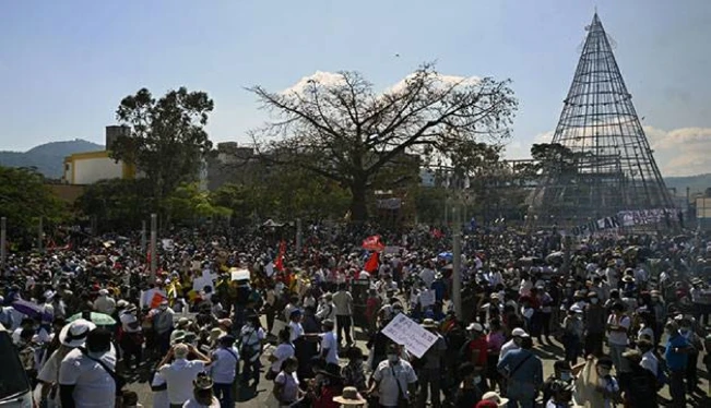 Marchan para conmemorar los Acuerdos de Paz