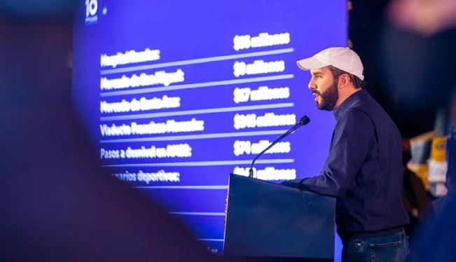 Bukele promete una inversión $1,510 millones en obra pública para 2022
