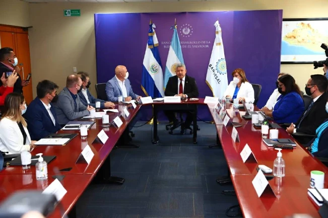 Empresarios argentinos exploran inversiones en El Salvador