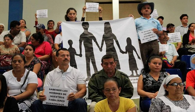 ¿Deben Arena y FMLN responder a las víctimas del conflicto?