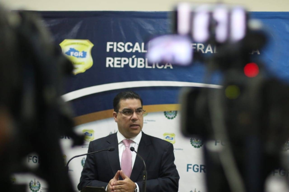 Denuncian a exfiscal Raúl Melara y a su padre