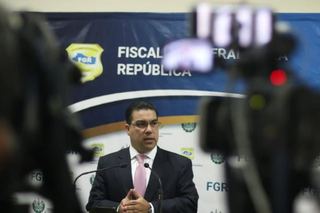 Denuncian a exfiscal Raúl Melara y a su padre