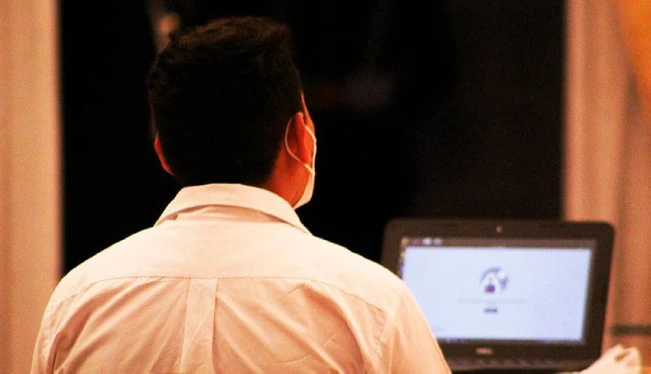 Gobierno asegura que ya entregaron computadoras al 94 % de alumnos