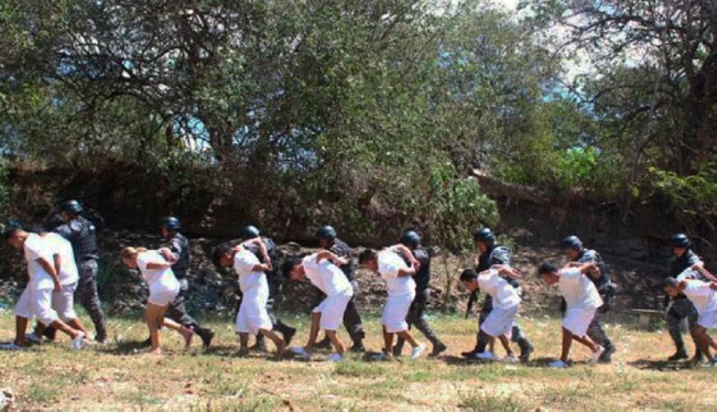 Hallan siete cadáveres en fosa clandestina de Lourdes