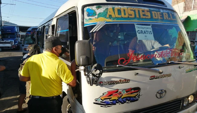 ¿Quiénes manejan la ruta 42? Antiguos motoristas y contratados por el MOP retoman el servicio