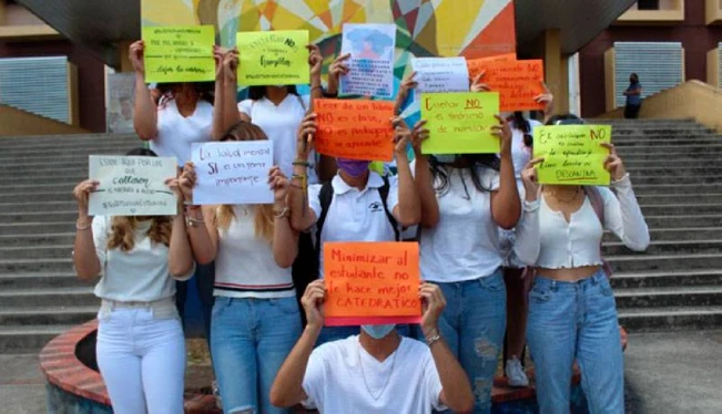 Estudiantes de medicina de la UES denuncian abusos de docentes