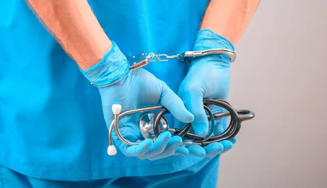 Condenan a médico del ISSS por agresión sexual