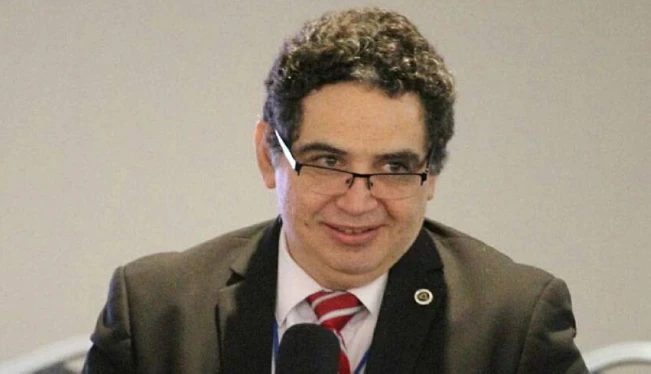 Un médico urge un trasplante de médula ósea