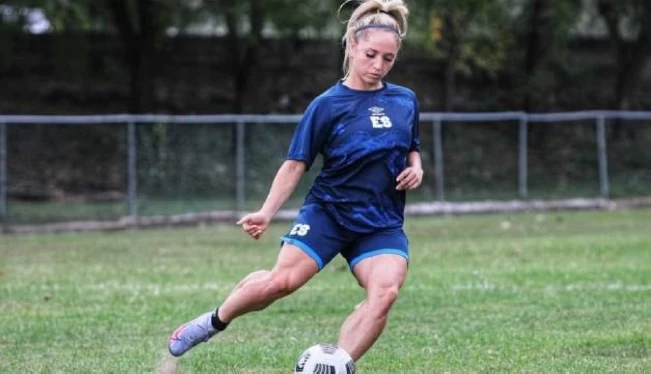 Jugadora Ashley Webb quedó fuera de la Selecta femenina de cara al premundial