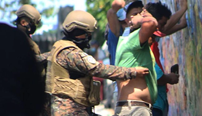 En la Iberia, militares dicen que periodistas no pueden tomar fotografías