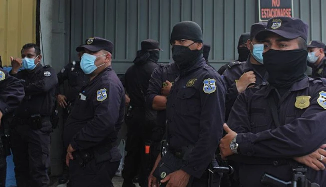 Policías mayores de 60 años de edad cesados desde hoy