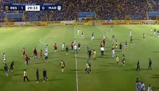 ¡Lamentable! Disturbios entre aficionados Marathon y Real España en el clásico de Honduras