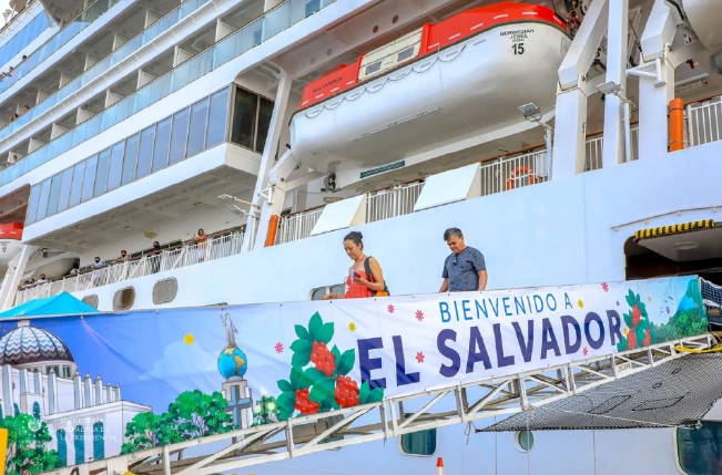 El Salvador proyecta 20 % más de turismo en Semana Santa que los países de la región