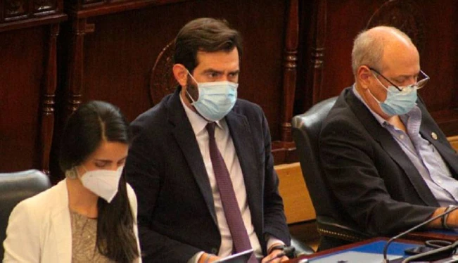Oposición califica reformas de “tramposas” y dice que perjudican el ejercicio periodístico