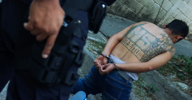 El Salvador supera los 9,634 detenidos a dos semanas del régimen de excepción