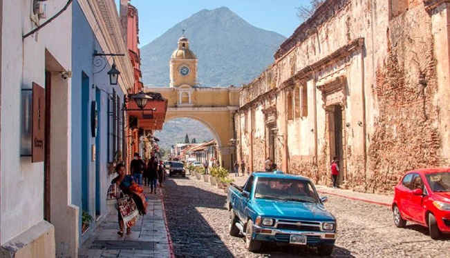 Más de 56,000 salvadoreños viajaron a Honduras y Guatemala en vacaciones