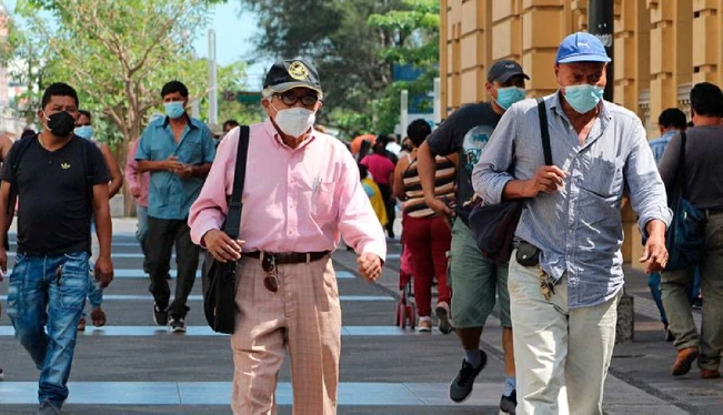 ¿No más mascarillas? Médicos sugieren revisar las medidas de protección ante el covid-19