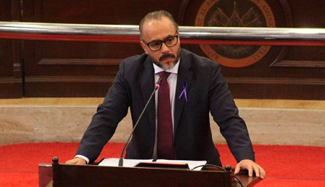 Castro a periodistas “incómodos”: “Váyanse”