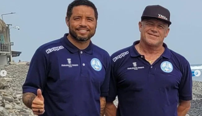 Excampeón mundial de surf entrenó en playas de La Libertad a joven selección italiana