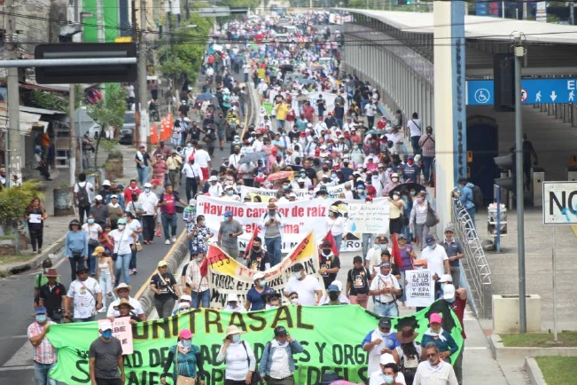 Marchan en régimen de excepción por cese a despidos injustificados