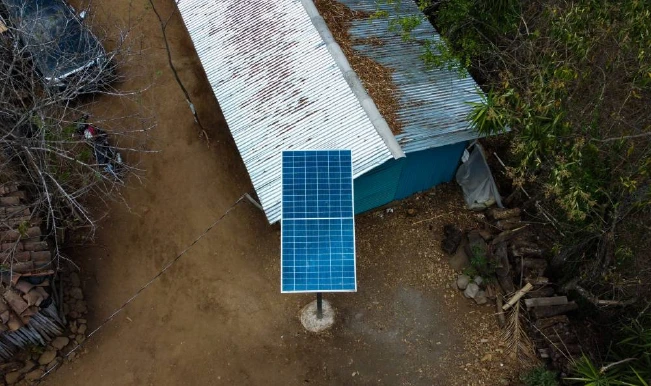 Instalan sistema de energía solar para 24 familias de zonas rurales de Morazán