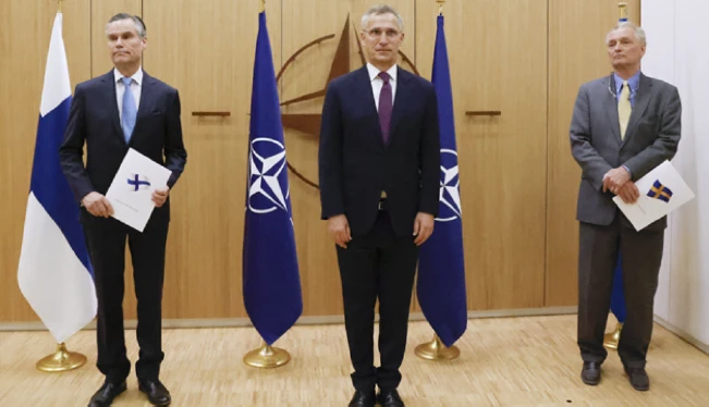 Finlandia y Suecia presentaron sus pedidos de adhesión a la OTAN