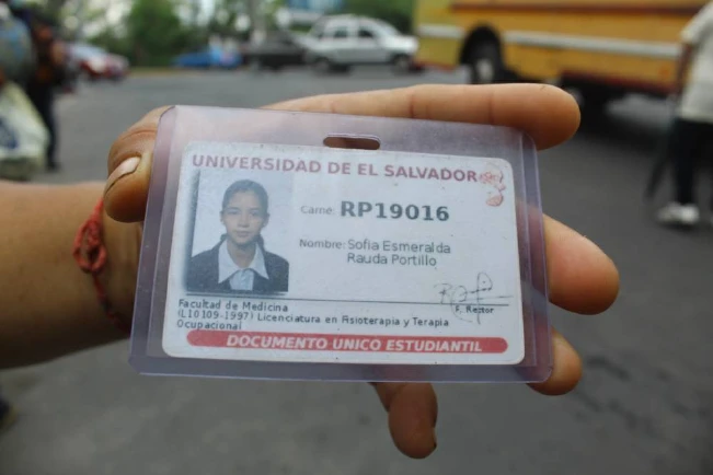 Denuncian captura de estudiante de la UES en el régimen de excepción