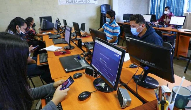 Profesores de Informática serán reubicados tras entrega de computadoras