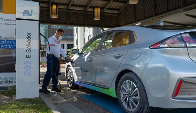 Aumentan los vehículos híbridos y eléctricos en El Salvador