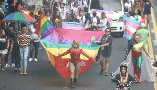 Comunidad LGBTIQ+ marcha con orgullo para reivindicar sus derechos