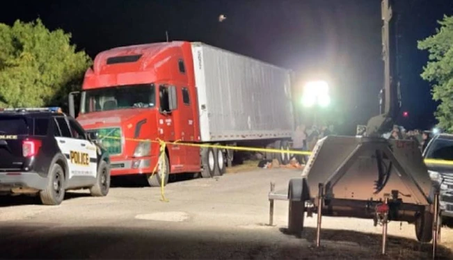 Biden pide combatir traficantes tras hallazgo de 51 migrantes muertos en camión en Texas