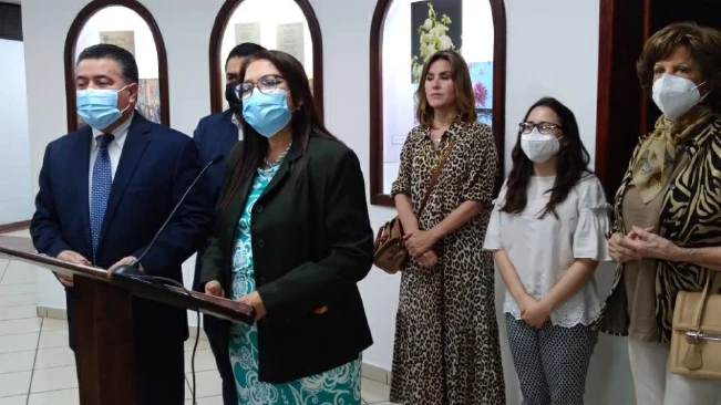 Arena propone ventanillas en hospitales para que mujeres dejen a hijos si optan por no ser madres