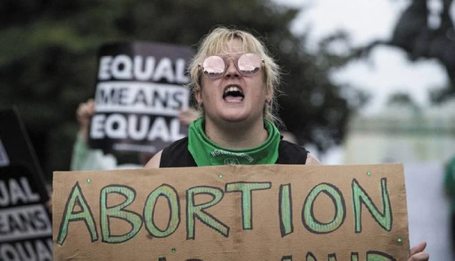 La Fiscalía de Indiana investiga a una médico que realizó un aborto a una menor de 10 años