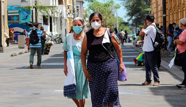 En El Salvador, los hombres siguen ganando más que las mujeres
