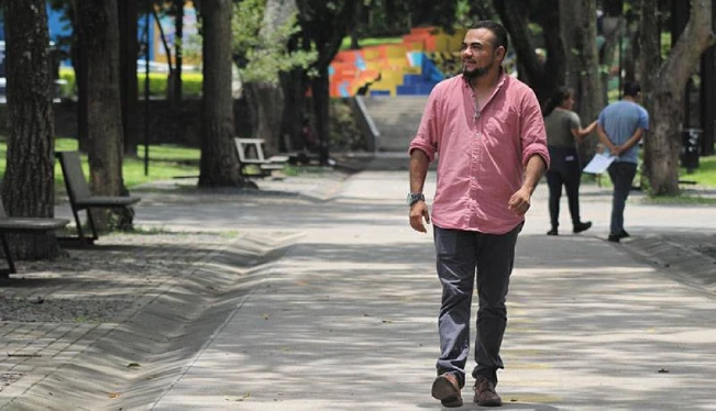 Gratitud y resiliencia, los mensajes del primer hombre trans que logró el cambio de nombre