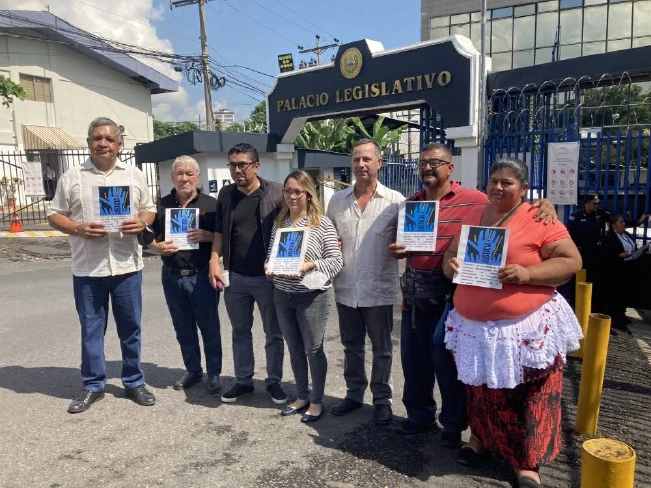 Organizaciones de víctimas piden a Comisión de Justicia retomar ley de justicia transicional