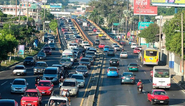 Solo 20 % tiene carro, a pesar de que circulan más de 1.5 millones de unidades
