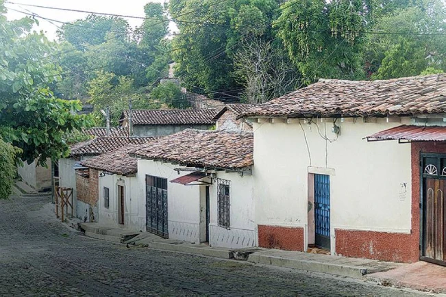 La mitad de los salvadoreños vive en casa propia