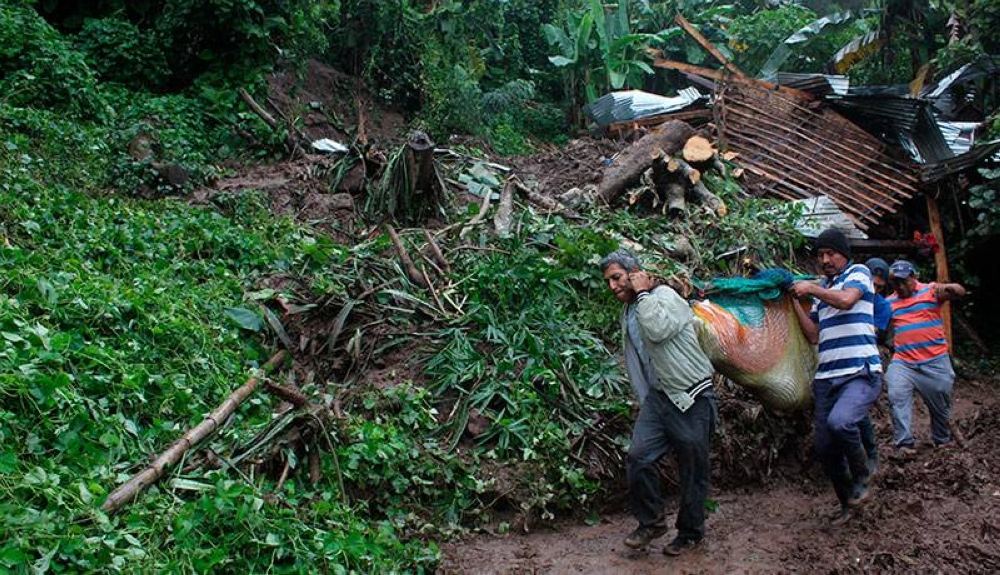 Tragedia en Huizúcar y Panchimalco deja siete muertos tras derrumbes
