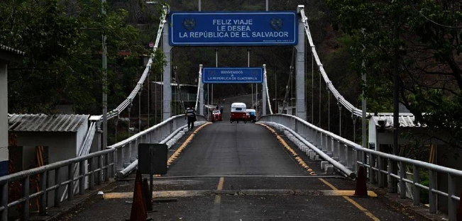 Cierran paso por Las Chinamas por mal estado de carreteras guatemalteca