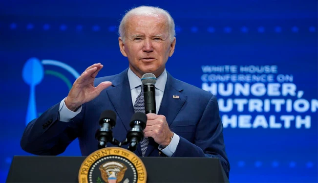 Biden advierte que huracán no es excusa para aumentar precio del combustible