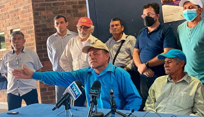 Un grupo de afectados por Aeropuerto busca negociar