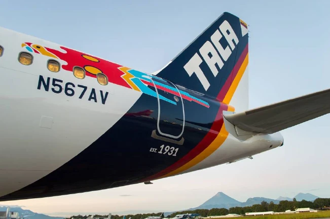 La guacamaya de TACA vuelve a volar en un avión de Avianca