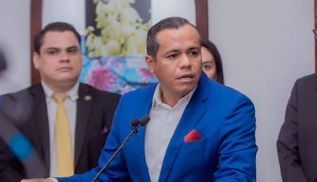 Hacienda y China desconocen la oferta sobre deuda anunciada por Ulloa