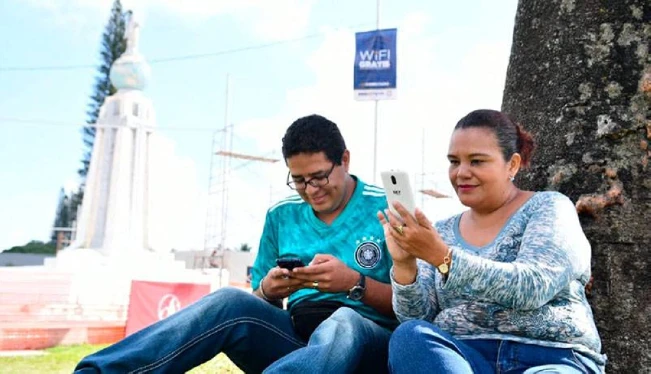 ¿Cuánto gastan los salvadoreños en comprar un teléfono?