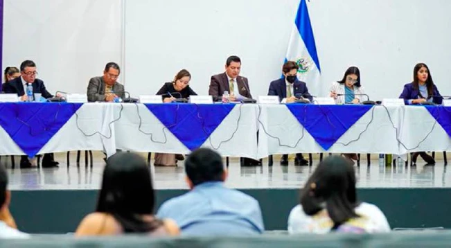 Finaliza primera reunión por pensiones: citarán a gobierno, sindicatos y AFP