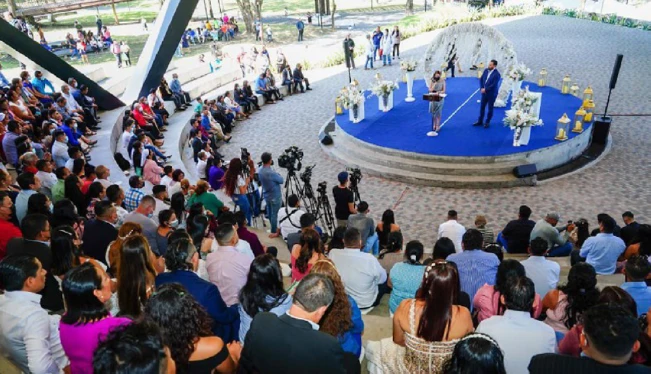 Celebran con 66 parejas la última boda colectiva de 2022 en San Salvador